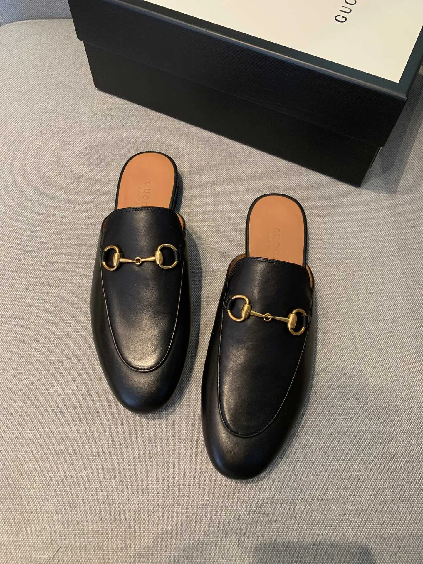 👟👟Ex-factory price 360👟👟 Women's Shoes Women's Clothing Women's Shoes Women's Clothing Women's Shoes Women's Clothing Gucci's classic evergreen horsebit half-flop, the quality of our G series is known to all customers who have tried it. The black upper is made of original imported calfskin, the lining is water-dyed cowhide, and the outsole is imported Italian grade A leather! Pure copper horsebit! The shape of the last is completely comparable to the original product, and the workmanship details are perfect. Welcome to compare🆚 35-40 regular size, 40 customized,